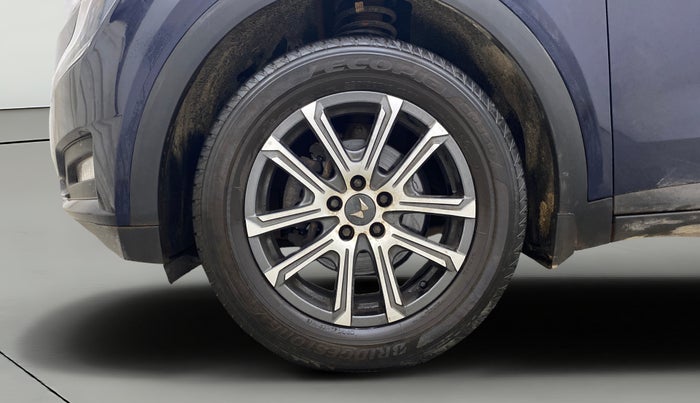 2023 Mahindra XUV700 AX 7 LUXURY P AT 7 STR, Petrol, Automatic, 25,257 km, Left Front Wheel