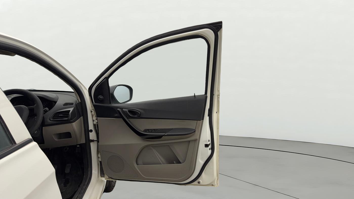 2018 Tata Tiago XM PETROL, Petrol, Manual, 88,165 km, RHS Front Door