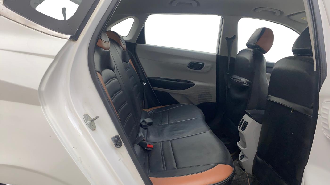 2023 Hyundai NEW I20 SPORTZ 1.2 MT, Petrol, Manual, 26,355 km, Right Side Rear Door Cabin