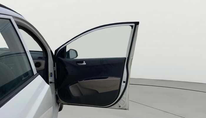 2017 Hyundai Grand i10 SPORTZ (O) AT 1.2 KAPPA VTVT, Petrol, Automatic, 31,831 km, RHS Front Door