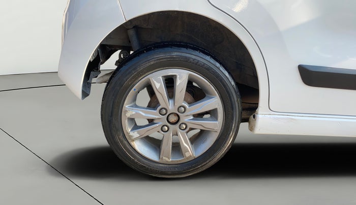 2016 Maruti Wagon R Stingray VXI, Petrol, Manual, 74,309 km, Right Rear Wheel