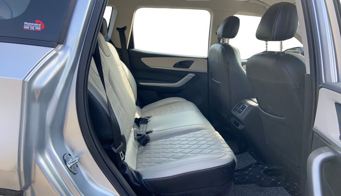 2021 Mahindra XUV700 AX 3 P AT 5 STR, Petrol, Automatic, 50,006 km, Right Side Rear Door Cabin
