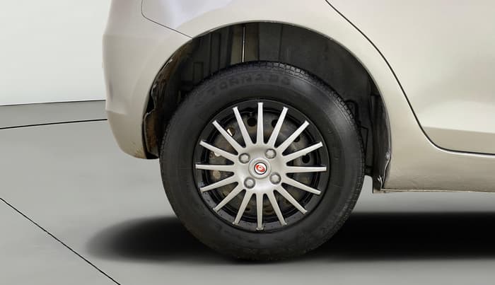 2015 Maruti Swift VXI, Petrol, Manual, 30,654 km, Right Rear Wheel