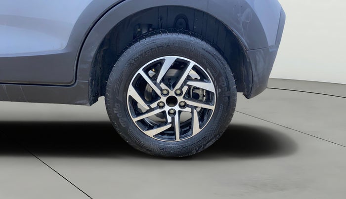 2024 Mahindra XUV 3XO AX5 1.2 L TCMPFi, Petrol, Manual, 27,203 km, Left Rear Wheel