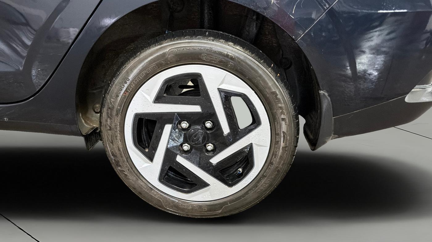 2026 Hyundai AURA S 1.2 CNG, CNG, Manual, 591 km, Left Rear Wheel
