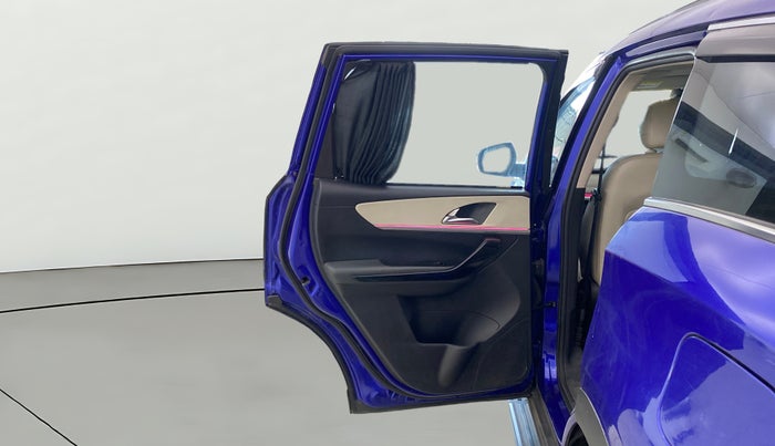 2022 Mahindra XUV700 AX 7 LUXURY D MT 7 STR, Diesel, Manual, 58,100 km, LHS Rear Door