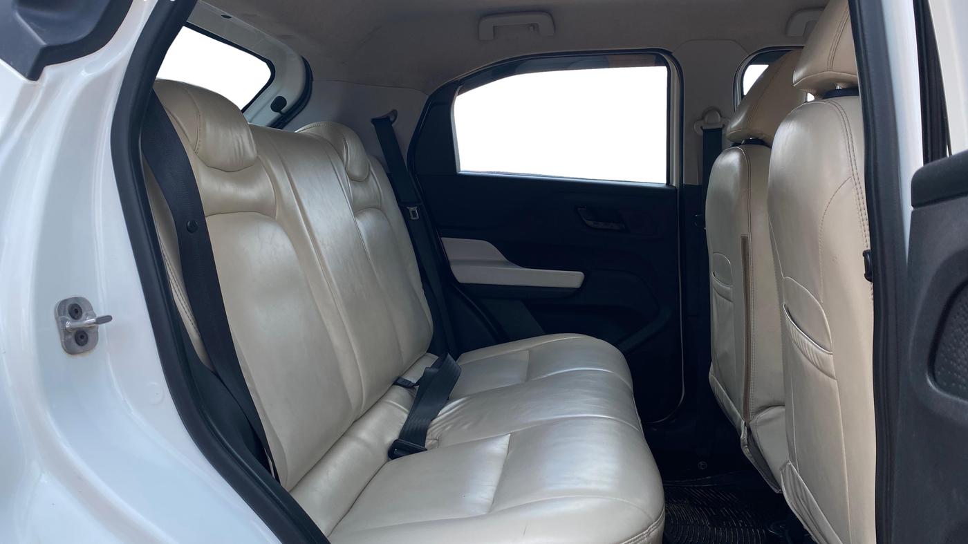 2021 Tata PUNCH ACCOMPLISHED AMT, Petrol, Automatic, 30,122 km, Right Side Rear Door Cabin