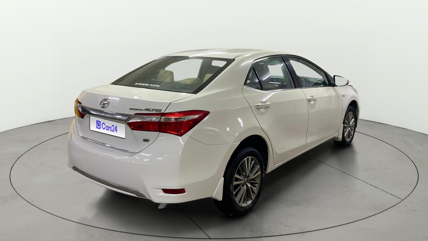 2015 Toyota Corolla Altis VL CVT PETROL, Petrol, Automatic, 1,10,693 km, Right Back Diagonal