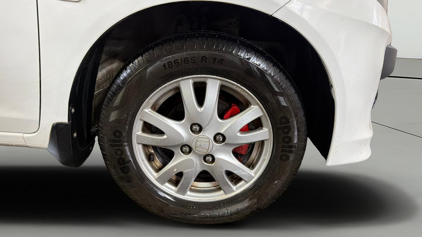 2014 Honda Brio VX AT, CNG, Automatic, 40,556 km, Right Front Wheel