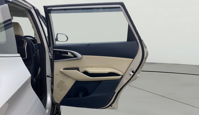 2022 KIA CARENS LUXURY PLUS 1.4 PETROL 6 STR, Petrol, Manual, 80,093 km, RHS Rear Door