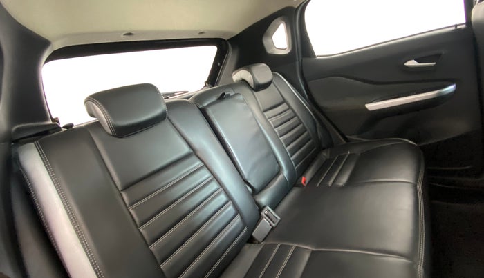 2023 Nissan MAGNITE XV PREMIUM TURBO CVT, Petrol, Automatic, 38,493 km, Right Side Rear Door Cabin