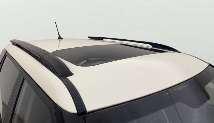 2021 Mahindra XUV300 W6 1.2 PETROL AMT, Petrol, Automatic, 81,586 km, Roof