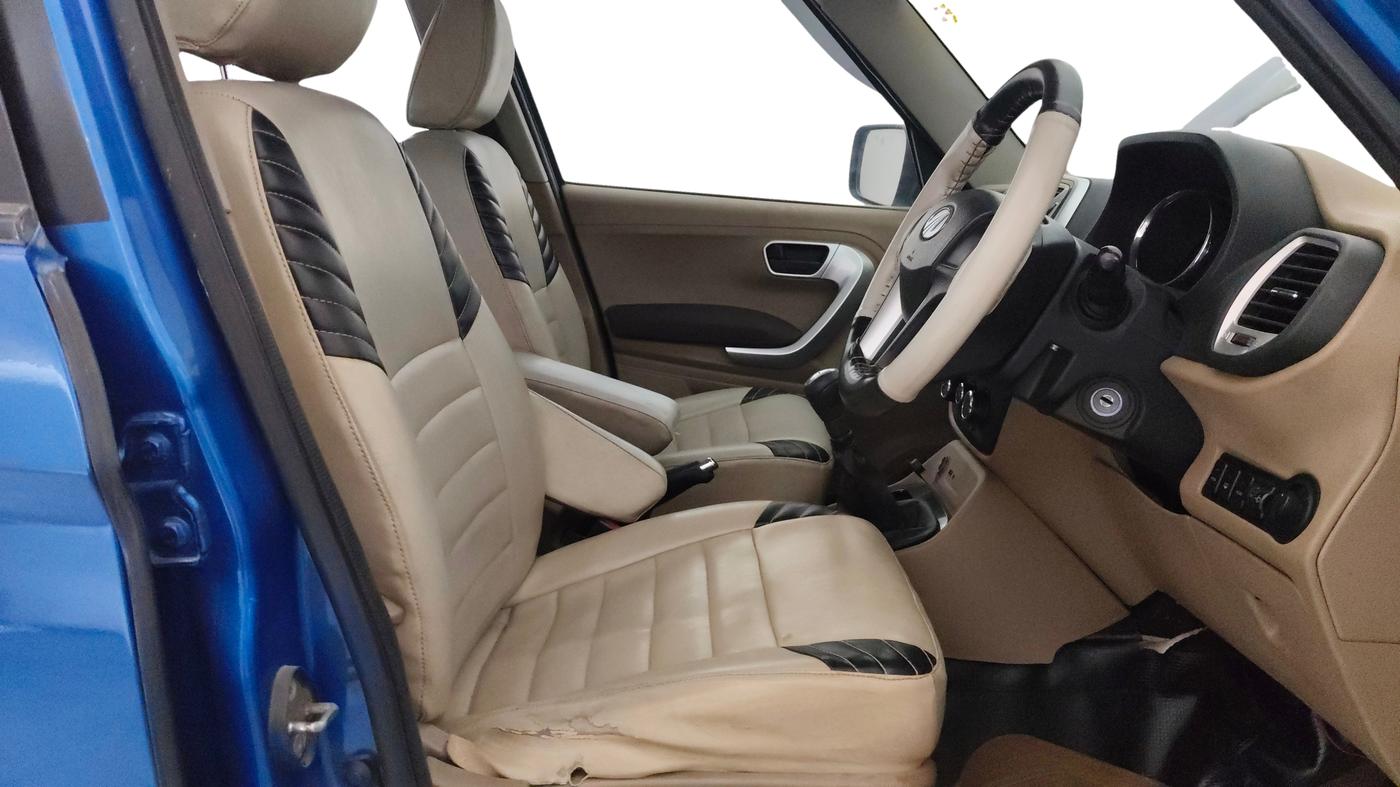 2016 Mahindra TUV300 T8, Diesel, Manual, 48,734 km, Right Side Front Door Cabin