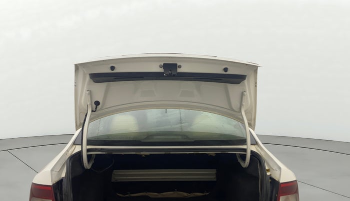 2013 Skoda Rapid AMBITION 1.6 TDI CR MT PLUS, Diesel, Manual, 81,509 km, Boot Door Open