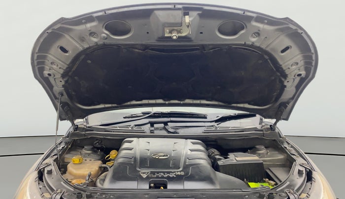 2015 Mahindra XUV500 W6, Diesel, Manual, 1,08,852 km, Open Bonet