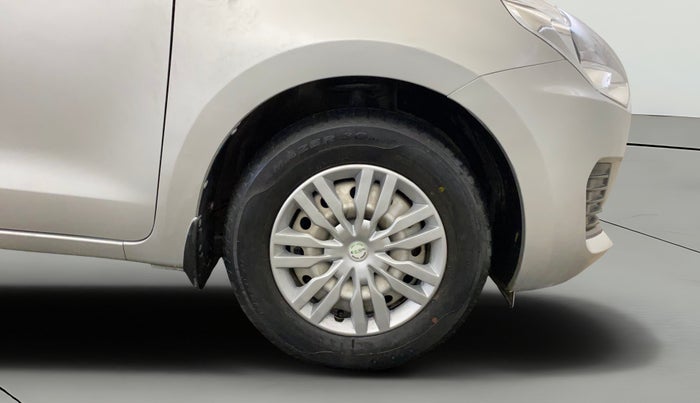 2018 Maruti Swift LXI, Petrol, Manual, 17,868 km, Right Front Wheel