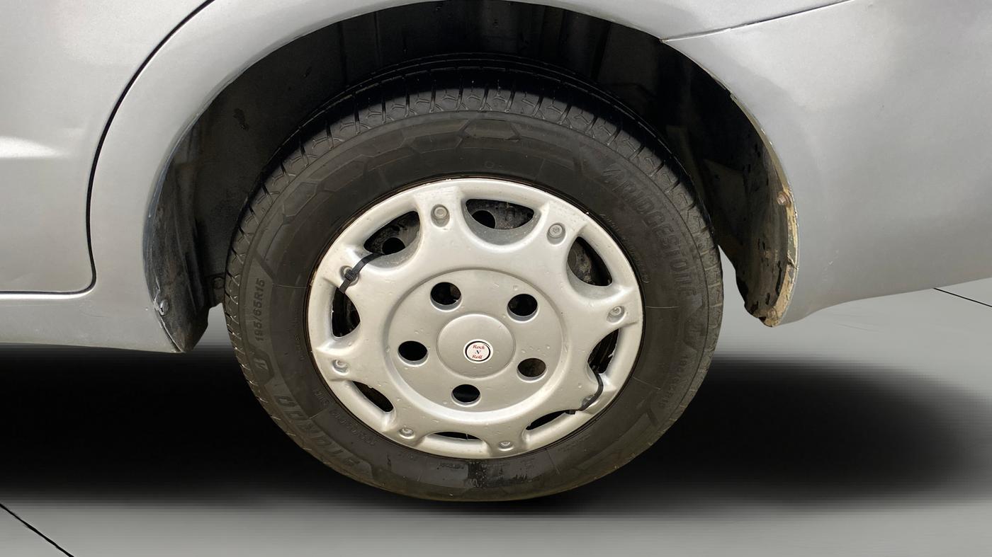 2013 Maruti SX4 VDI, Diesel, Manual, 1,16,796 km, Left Rear Wheel
