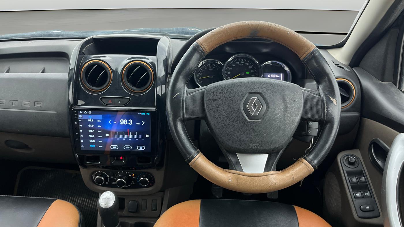 2017 Renault Duster RXL PETROL, Petrol, Manual, 67,583 km, Steering Wheel Close Up