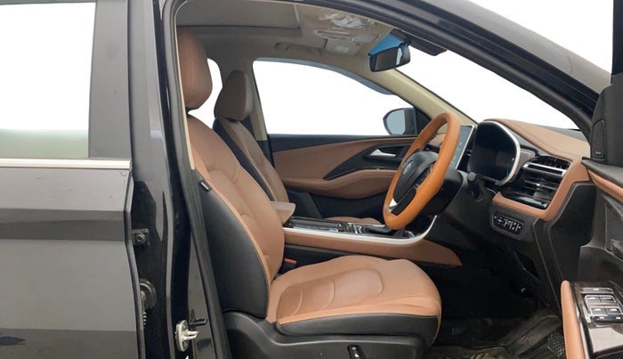 2023 MG HECTOR PLUS SHARP PRO 1.5 PETROL TURBO CVT 6 STR, Petrol, Automatic, 35,383 km, Right Side Front Door Cabin