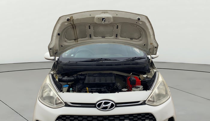 2017 Hyundai Grand i10 SPORTZ 1.2 KAPPA VTVT, Petrol, Manual, 1,04,654 km, Open Bonet