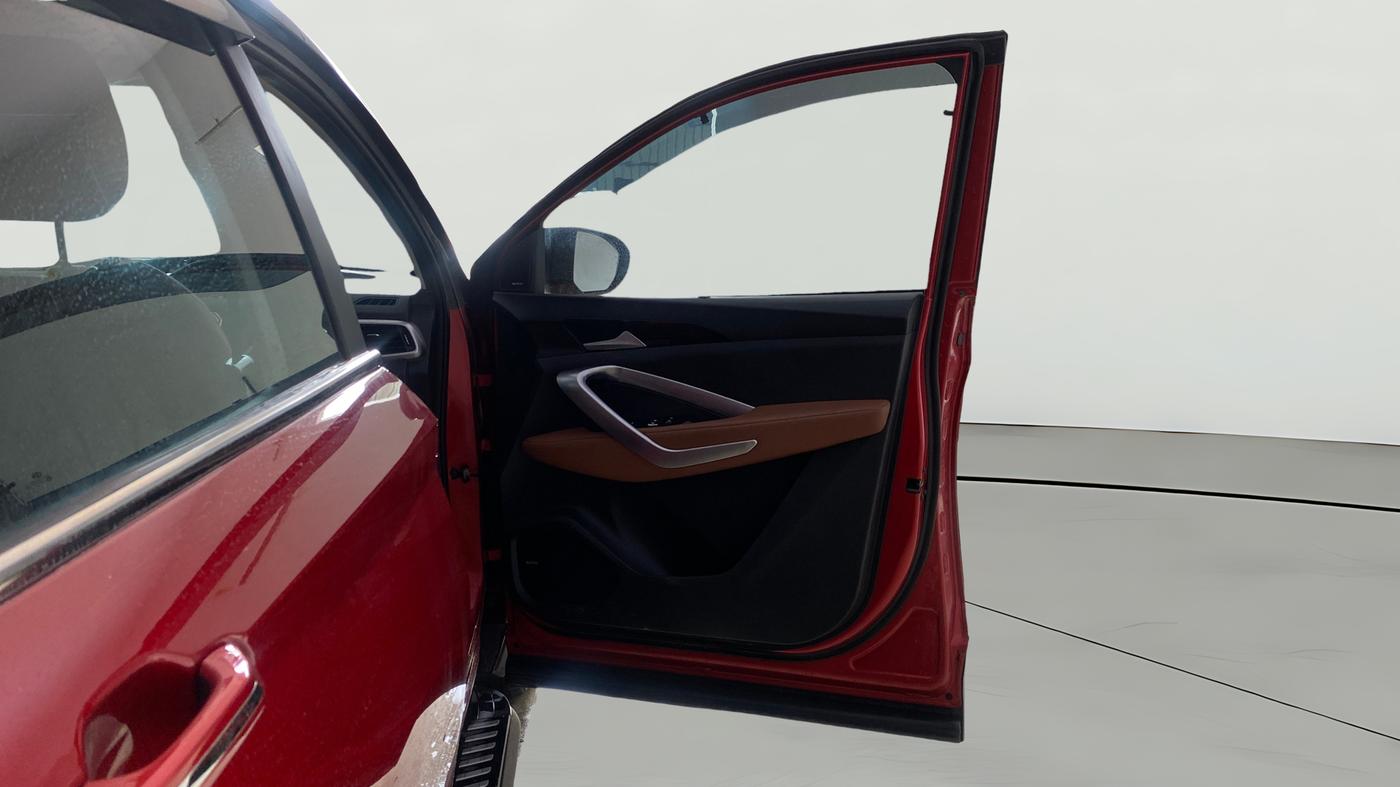 2022 MG HECTOR PLUS SHARP 1.5 PETROL TURBO HYBRID MT 6-STR, Petrol, Manual, 23,384 km, RHS Front Door
