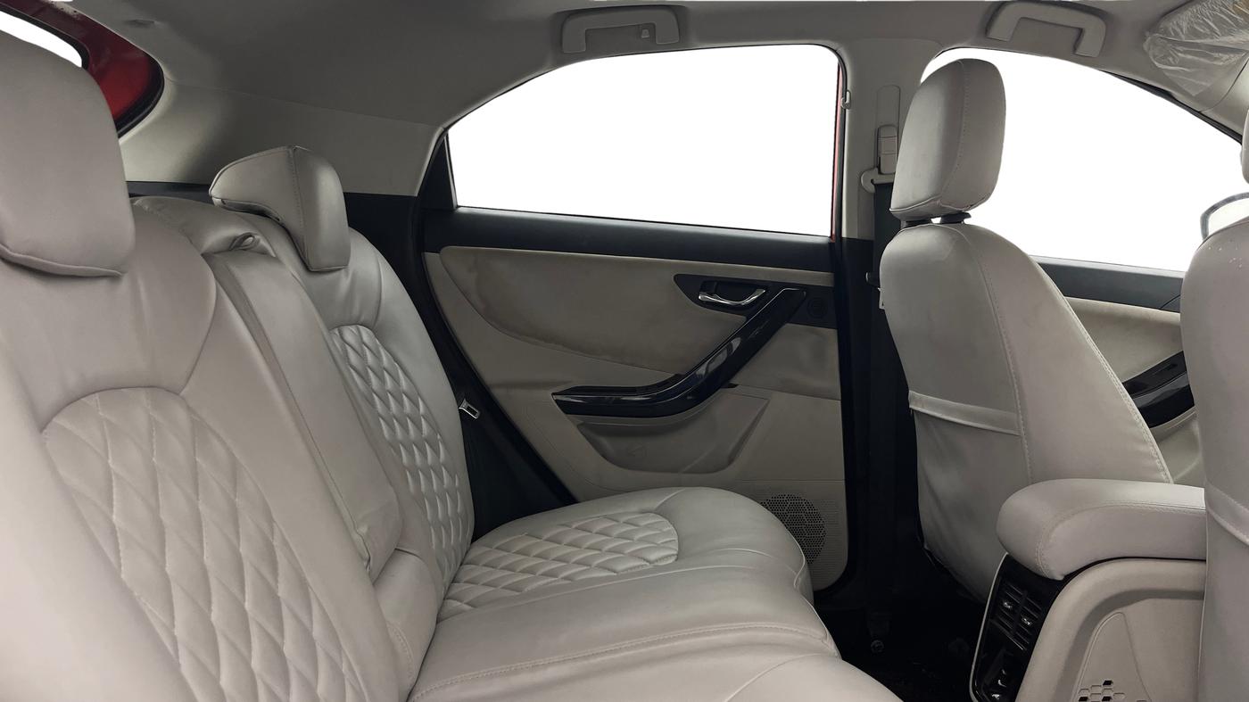 2020 Tata NEXON XZ PLUS (O) DIESEL DUAL TONE, Diesel, Manual, 36,933 km, Right Side Rear Door Cabin