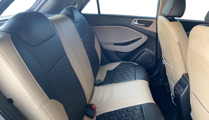 2020 Hyundai Elite i20 SPORTZ PLUS 1.2, Petrol, Manual, 38,720 km, Right Side Rear Door Cabin