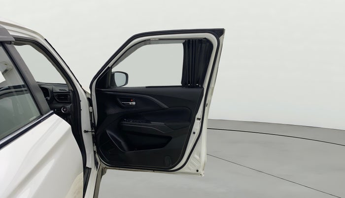 2024 Maruti Swift VXi (O), Petrol, Manual, 7,947 km, RHS Front Door