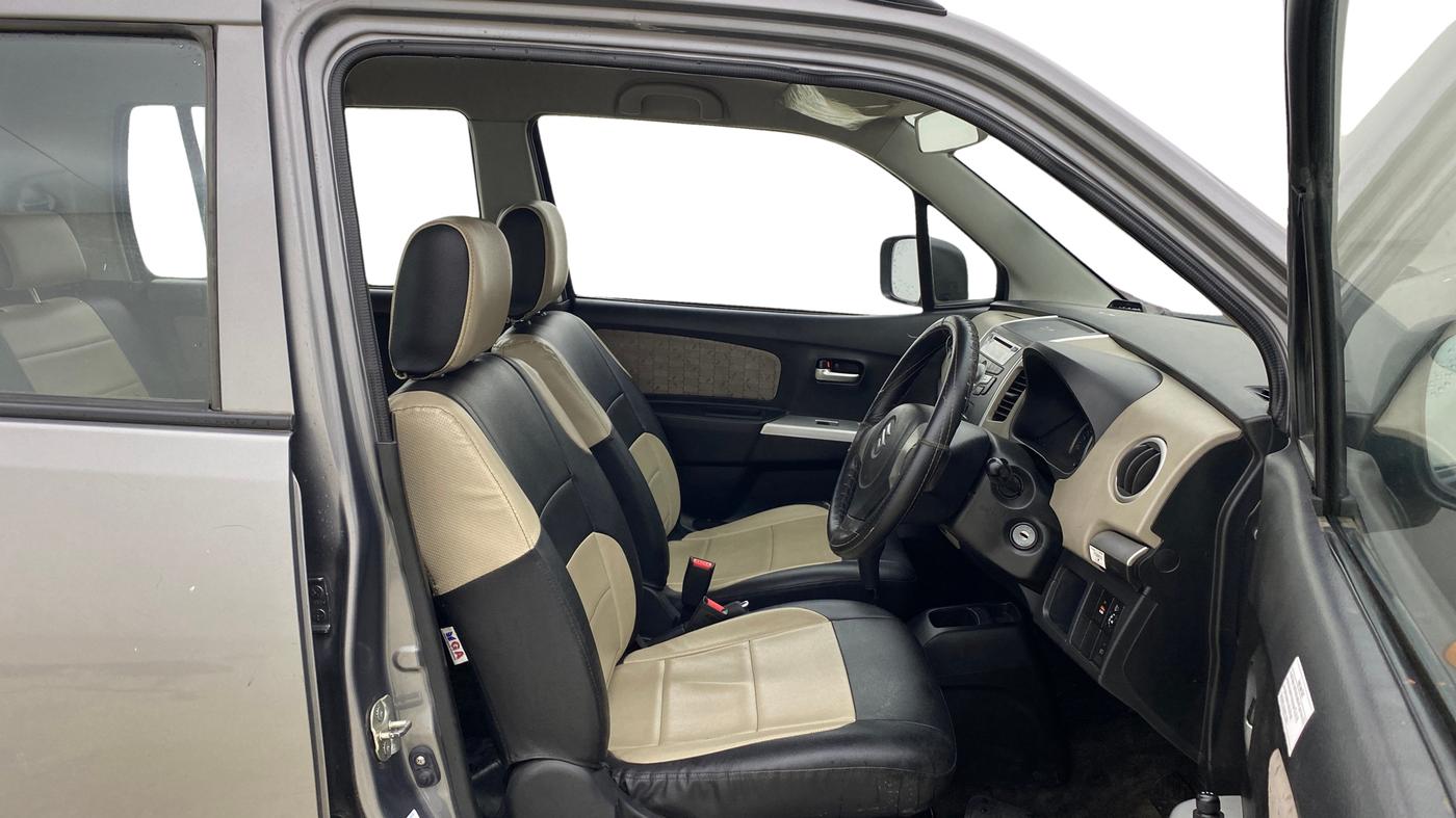 2016 Maruti Wagon R 1.0 VXI AMT, Petrol, Automatic, 31,016 km, Right Side Front Door Cabin
