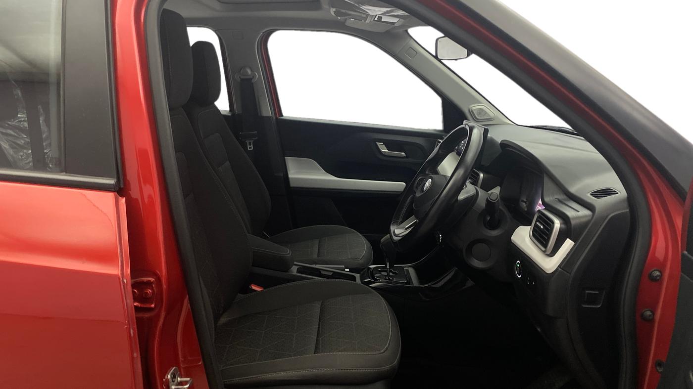 2025 Tata PUNCH Creative Plus (S) AMT, Petrol, Automatic, 19,349 km, Right Side Front Door Cabin