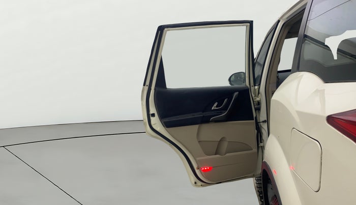 2016 Mahindra XUV500 W10 AT, Diesel, Automatic, 99,877 km, LHS Rear Door