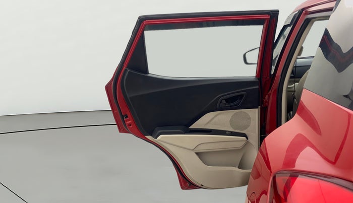 2021 Mahindra XUV300 W6 1.2 PETROL AMT, Petrol, Automatic, 47,970 km, LHS Rear Door