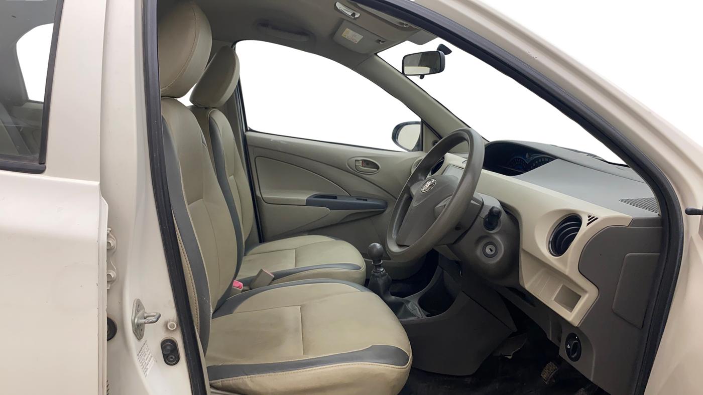 2015 Toyota Etios GD, Diesel, Manual, 86,217 km, Right Side Front Door Cabin