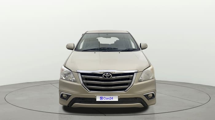 2015 Toyota Innova 2.5 VX 8 STR, Diesel, Manual, 73,050 km, Front