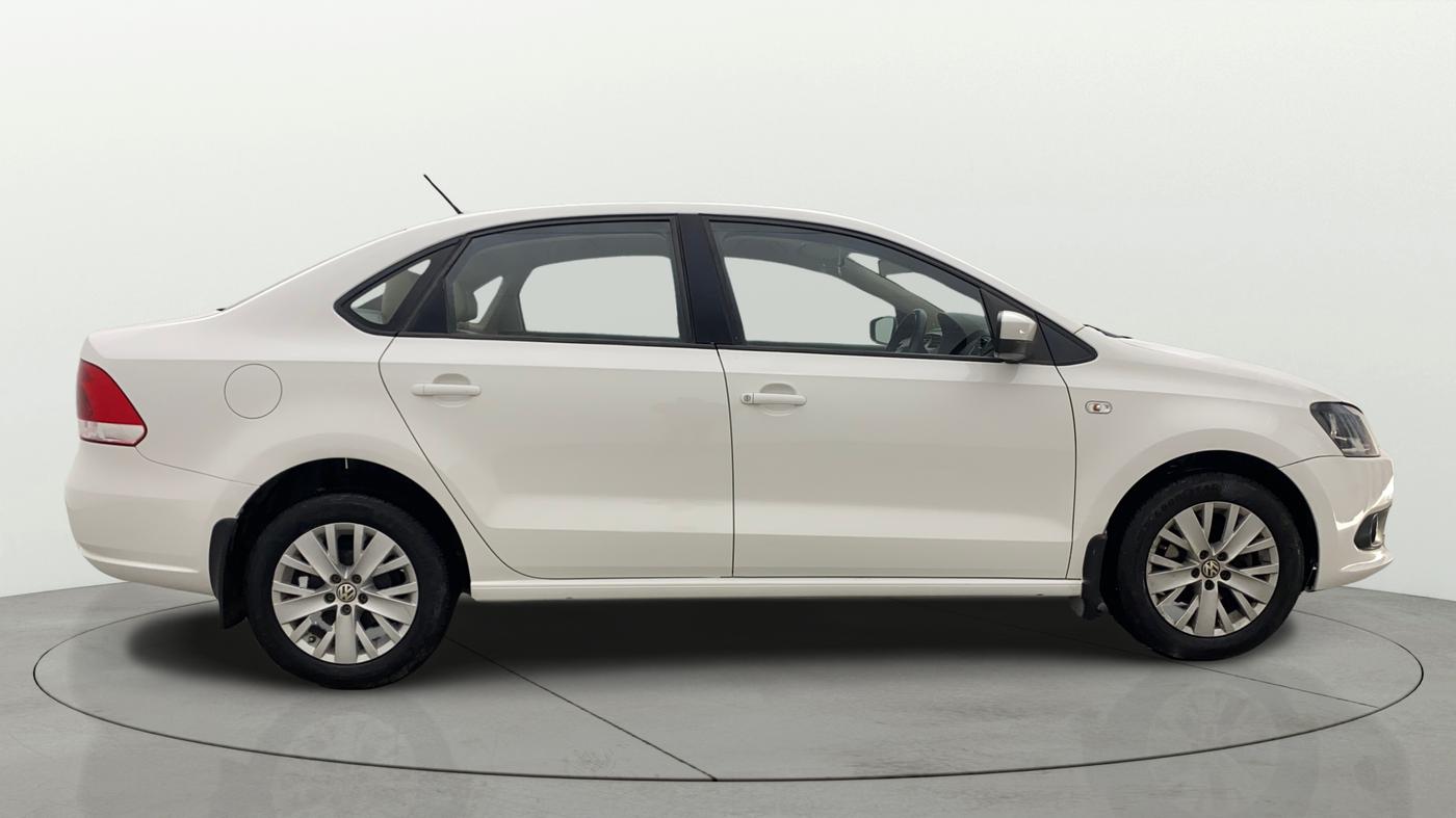 2015 Volkswagen Vento HIGHLINE 1.6 MPI, Petrol, Manual, 57,363 km, Right Side View