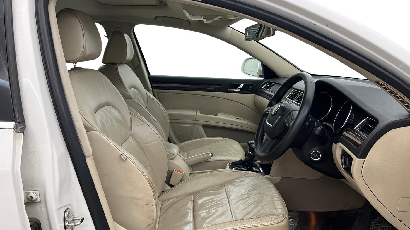 2013 Skoda Superb ELEGANCE 1.8 TSI AT, Petrol, Automatic, 73,637 km, Right Side Front Door Cabin