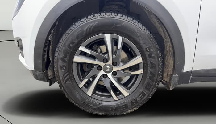 2022 Mahindra XUV700 AX 5 P MT 7 STR, Petrol, Manual, 55,215 km, Left Front Wheel