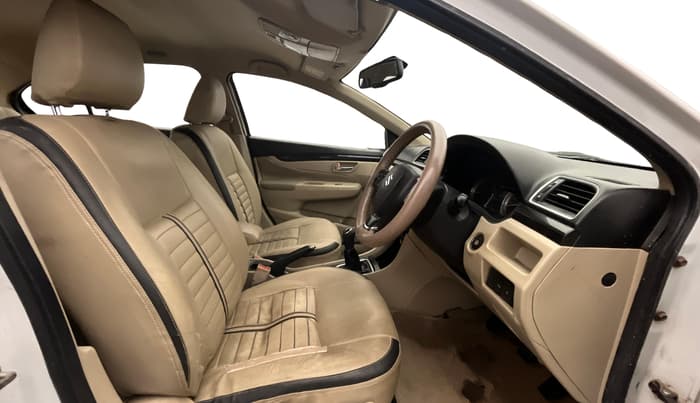 2015 Maruti Ciaz ZXI+, Petrol, Manual, 1,16,097 km, Right Side Front Door Cabin