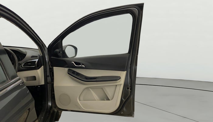 2022 Tata Tiago XZ PLUS CNG, CNG, Manual, 39,577 km, RHS Front Door