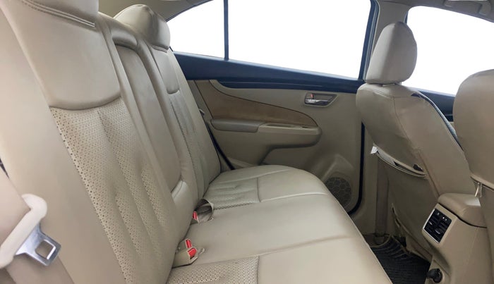 2015 Maruti Ciaz ZDI+ SHVS, Diesel, Manual, 71,978 km, Right Side Rear Door Cabin