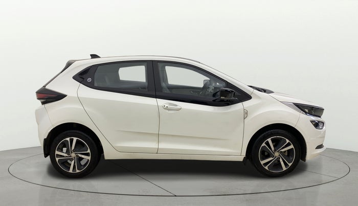 2024 Tata ALTROZ XZA + SUNROOF, Petrol, Automatic, 5,572 km, Right Side View