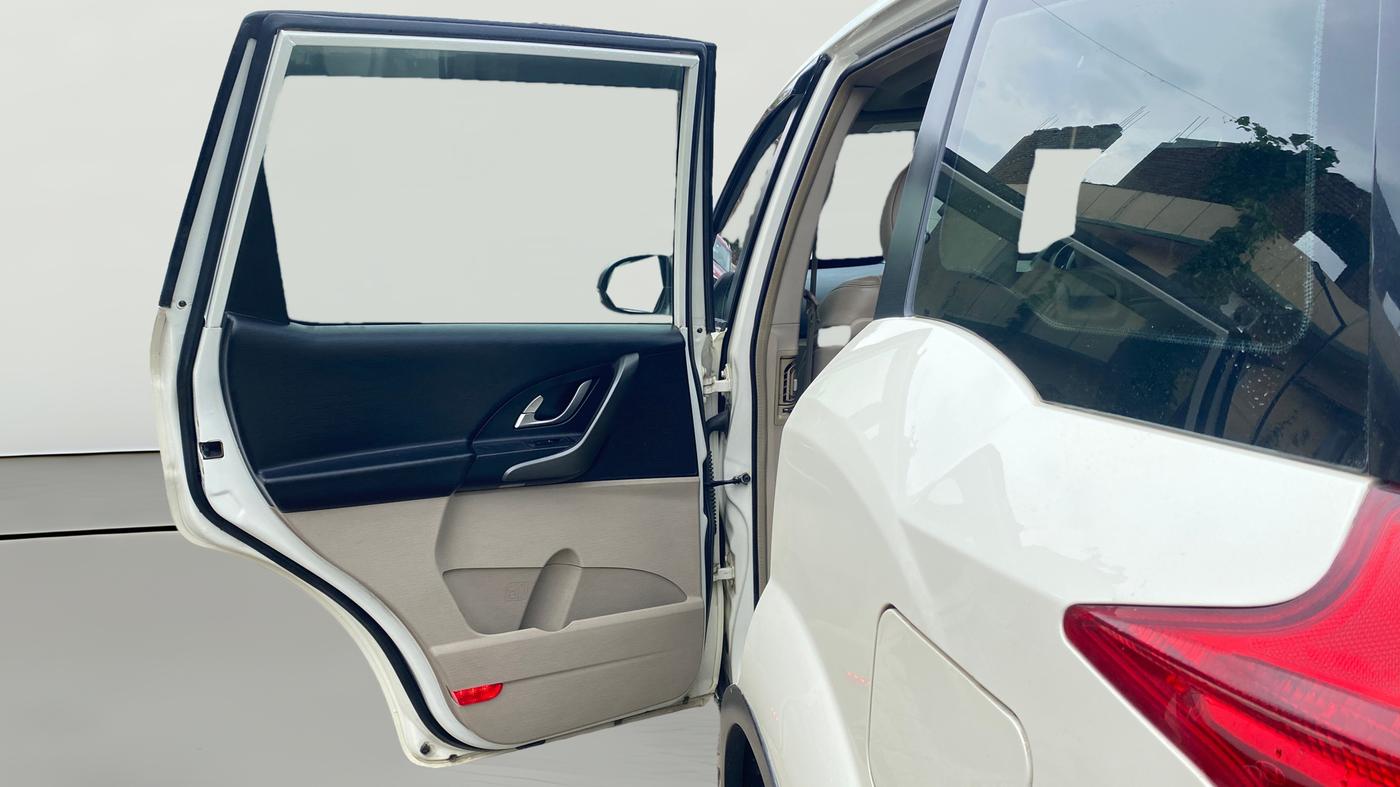 2015 Mahindra XUV500 W10, Diesel, Manual, 77,864 km, LHS Rear Door
