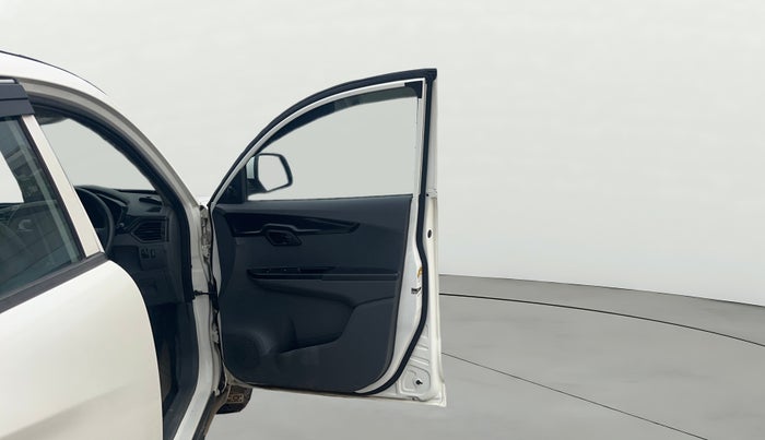 2018 Mahindra KUV 100 NXT K4+ P 6 STR, Petrol, Manual, 53,274 km, RHS Front Door