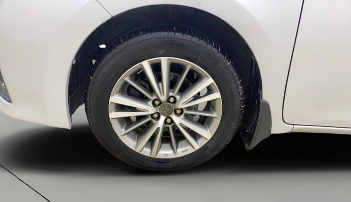 2014 Toyota Corolla Altis GL PETROL, Petrol, Manual, 1,32,247 km, Left Front Wheel