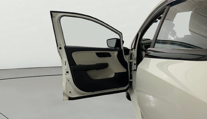 2024 Tata ALTROZ XM PLUS CNG, CNG, Manual, 10,647 km, LHS Front Door