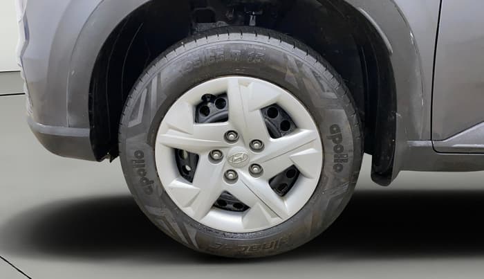 2022 Hyundai VENUE S(O) 1.2, Petrol, Manual, 13,781 km, Left Front Wheel