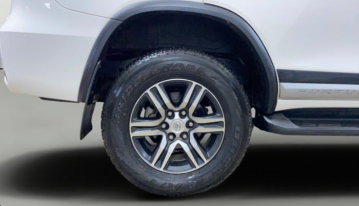 2018 Toyota Fortuner 2.8 4X2 AT, Diesel, Automatic, 52,828 km, Right Rear Wheel