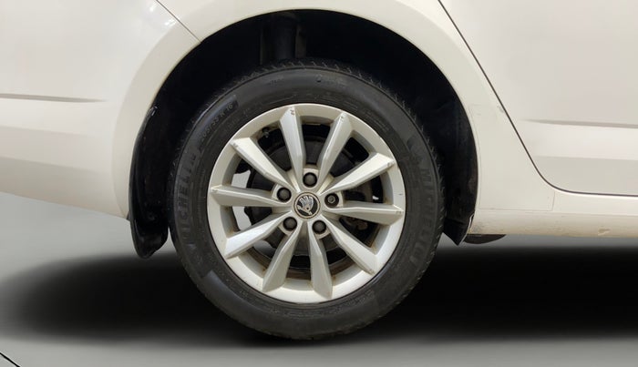 2014 Skoda Octavia ELEGANCE 1.8 TSI AT, Petrol, Automatic, 56,359 km, Right Rear Wheel