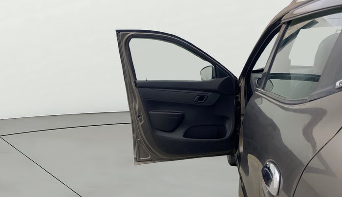 2017 Renault Kwid RXT 1.0 AMT, Petrol, Automatic, 43,633 km, LHS Front Door