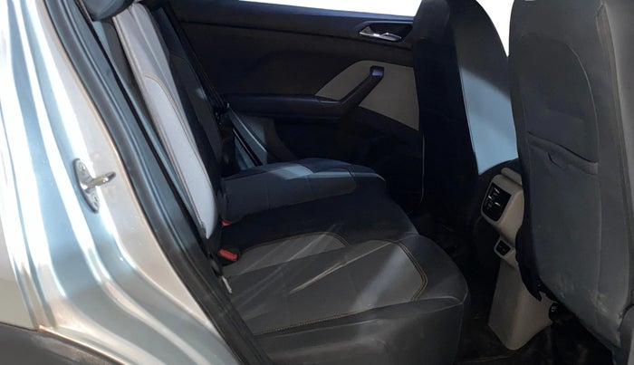 2022 Skoda KUSHAQ STYLE 1.0L TSI AT (6 AIRBAGS), Petrol, Automatic, 47,950 km, Right Side Rear Door Cabin